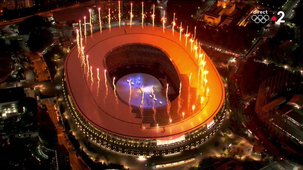 Les anneaux déployés à #Tokyo2020 ! 

Vivez la cérémonie d'ouverture des #JeuxOlympiques sur @France2tv

▶ DIRECT bit.ly/Direct-F2