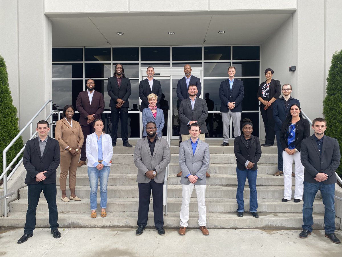 When you #lookgood , you #Feelgoodfriday ! Everyday we get an opportunity to impact people. Go do Great things today HSTS Class 5! <a href="/LouRivieccio/">Lou Rivieccio</a> <a href="/UPSers/">UPSers</a> @MidSouthUPSers <a href="/ExperienceUPS/">Experience UPS</a>