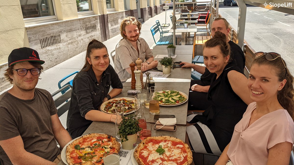 Unsere liebe Dori hat sich nach drei tollen Jahren der Zusammenarbeit entschlossen, ihren Weg in einem anderen Unternehmen fortzusetzen. 
Wir werden sie vermissen und wünschen ihr auf ihrem weiteren Weg alles Gute und sagen Köszönöm, Dori! 🤗
#bestesteam #abschied #slopelift