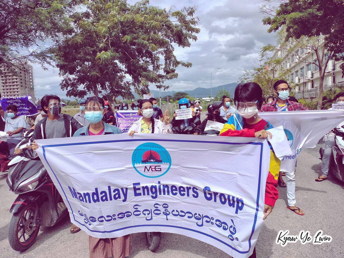 KhineYu2's tweet photo. Protest against military dictatorship by Mandaly Engineers Strike on July 23. #ICRC_SaveMyanmarPrisoners #ICJ_BringSACToJustice #WhatsHappeningInMyanmar #July23Coup https://t.co/w8qZ7p8GU3