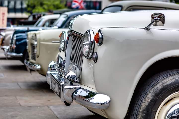 Don't miss out on catching these stunning classic cars and motorcycles as they drive into the Cathedral Ruins at 11am TOMORROW MORNING for #CoventryConcours 🎉

#CovMotoFest #CoventryCathedral #VisitCoventry