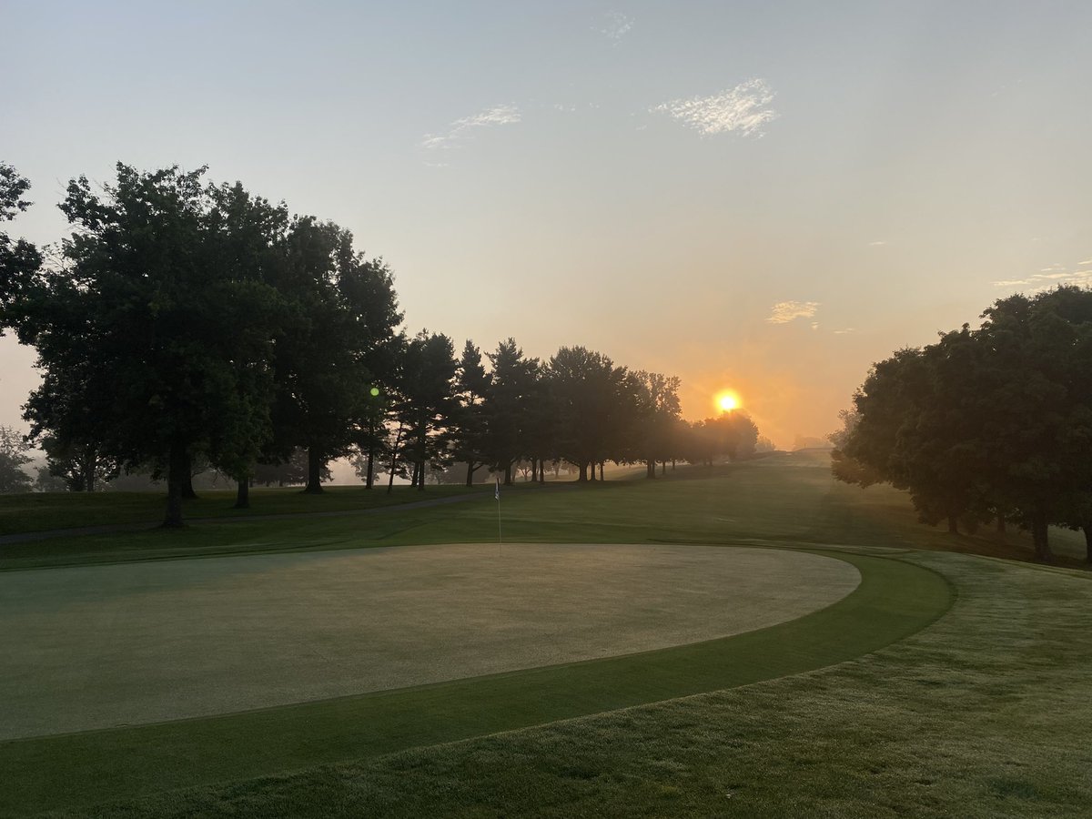 UniversityTurf's tweet image. 61 degrees and a morning like this one really can’t get much better!!
