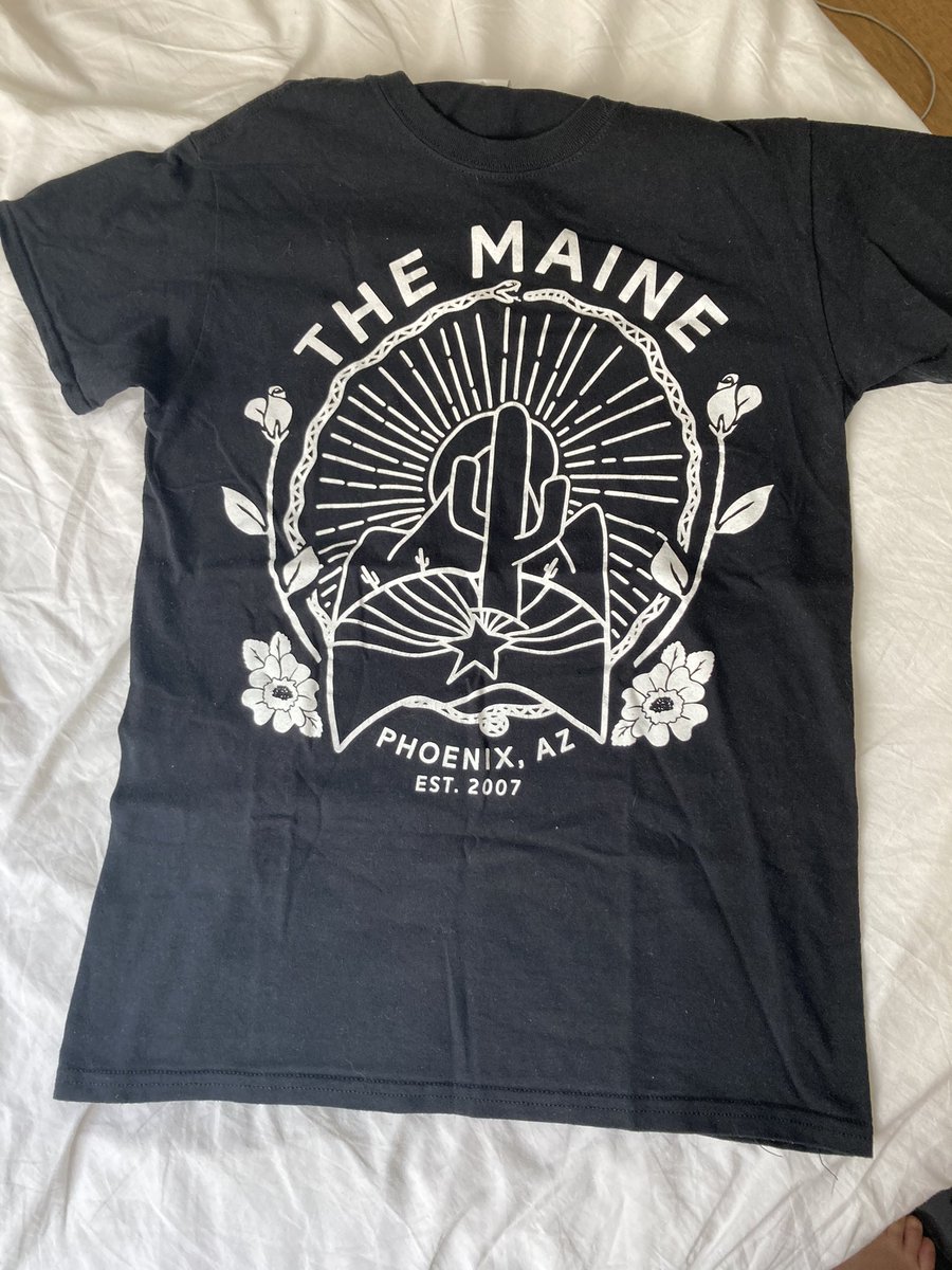 starealittle's tweet photo. selling this t-shirt, it’s merch from The Maine, barely worn, size small! thinking around €10 and shipping, shoot me a message if ur interested :) https://t.co/4CFuKuhtEf