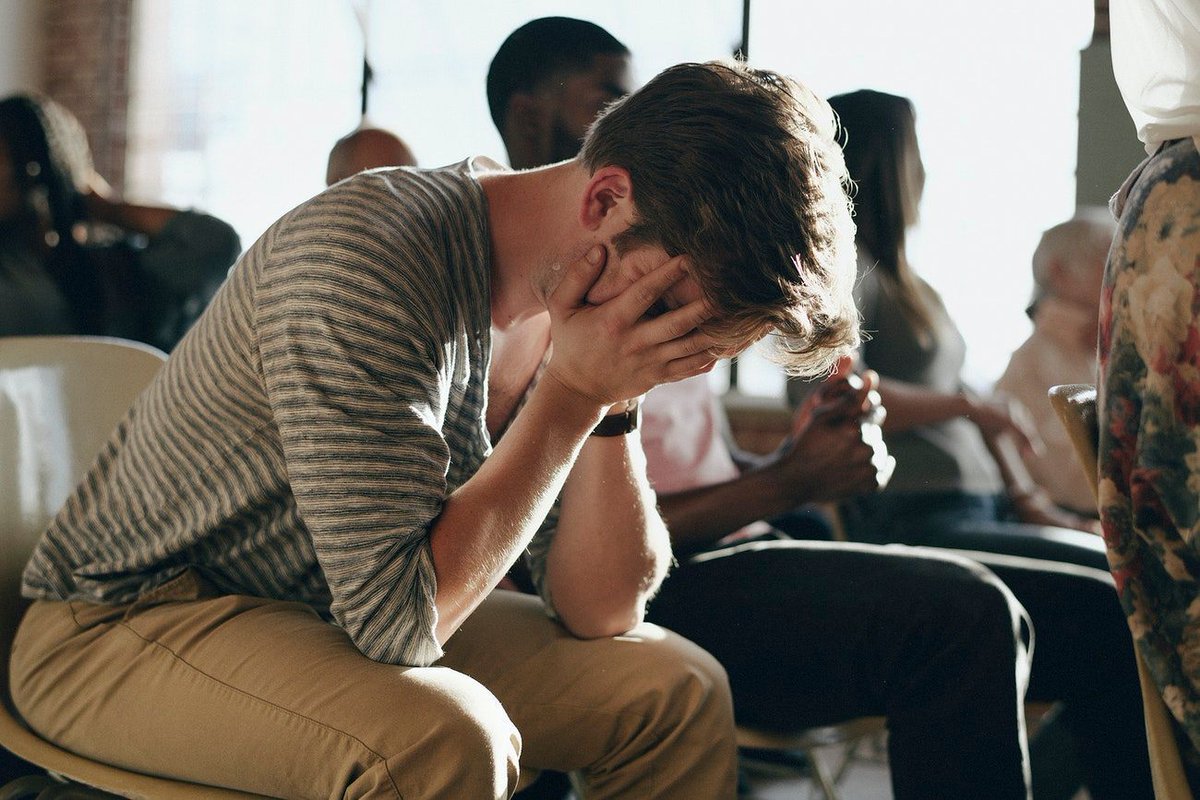 You’re not alone 

Looking after our mental health and wellbeing is important , download our free guide and visit the FSB Care Hub here ==> buff.ly/2LLRJSe