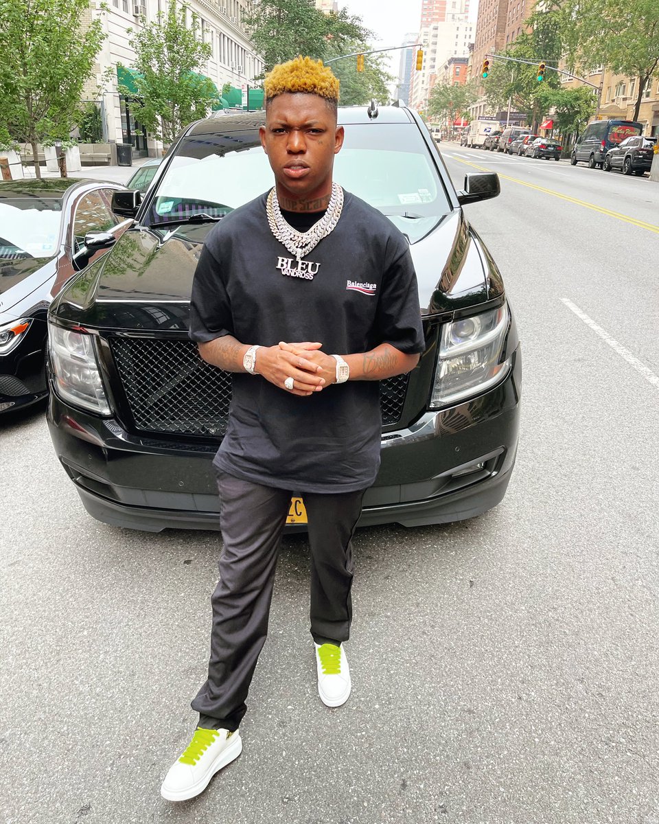 _YungBleu's tweet photo. My eyes ain’t In my rearview live my life with no regrets, nobody safe that hate come from the ones u never guessed . Don’t play with me cuz I got contract killers that I bless !  ✊#MoonBoy https://t.co/IUSdznODyT
