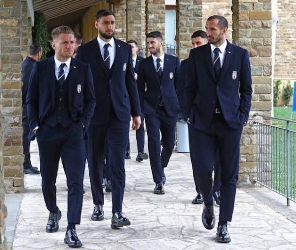 𝕝𝕠𝕚𝕟𝕥𝕒𝕚𝕟ロワンタン S Tweet イタリアの選手団はスーツ姿が見たかったー笑 スーツが最強に似合うと思っている笑 何が違うのと聞かれてもこれ見てしか言えない 過去のサッカーイタリア代表がイケメンすぎて Olympics Trendsmap