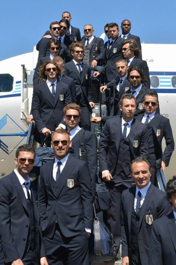 𝕝𝕠𝕚𝕟𝕥𝕒𝕚𝕟ロワンタン S Tweet イタリアの選手団はスーツ姿が見たかったー笑 スーツが最強に似合うと思っている笑 何が違うのと聞かれてもこれ見てしか言えない 過去のサッカーイタリア代表がイケメンすぎて Olympics Trendsmap