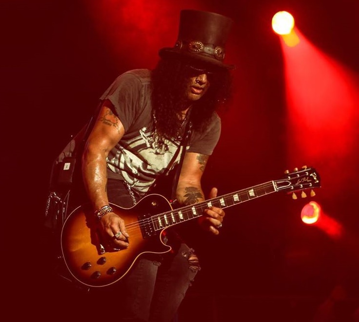 igormirandasite's tweet photo. Hoje, Slash faz 56 anos. O guitarrista ficou famoso com o Guns N’ Roses nas décadas de 80 e 90, retornando à banda em 2016. Também tocou no Velvet Revolver e mantém uma carreira solo que traz Myles Kennedy como vocalista.

Qual a sua música favorita com Slash na guitarra? https://t.co/Lfbh1WOiUg