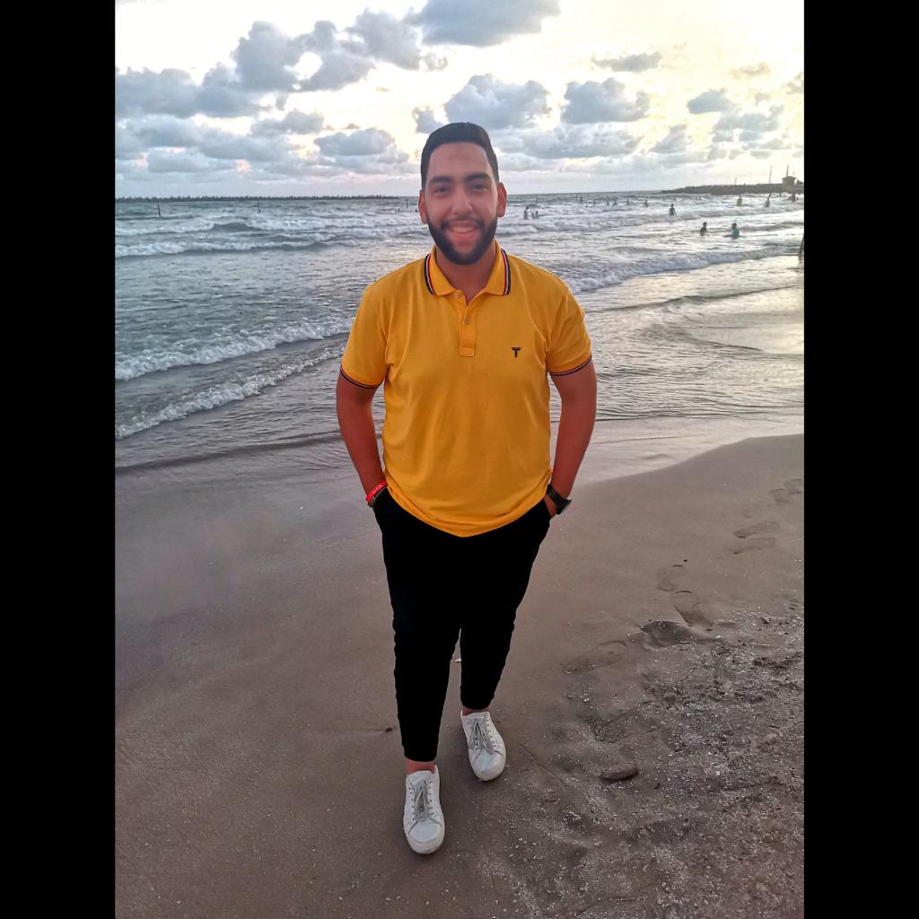 ali_marey_'s tweet photo. #NewProfilePic 💛💛 https://t.co/asKzDjqdKN