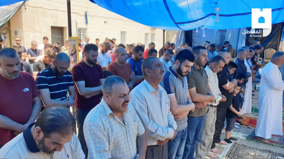 NewsMsdr's tweet photo. 🎥Photos|| Palestinians held Friday prayer in sit-in tent in town of Abu Dis, Occupied Jerusalem, as to demand body of martyr Mai Afana. Watch 👇👇 https://t.co/gmqqINPkRR