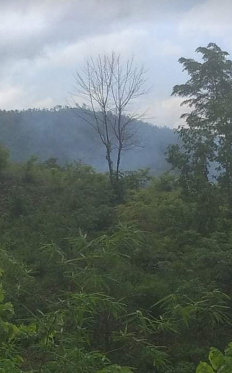 SaveMM99's tweet photo. As Military's Speed Boats with full forces of Junta Troops shot continously with Heavy artillery shells into villages of #Kani tsp,#Sagaing today,a house was fired&amp;Villagers fled amidst Raining&amp;Flooding.A villager from Bomanzin village had been reported abducted..(1/2)#July23Coup https://t.co/grSTkIZgqv