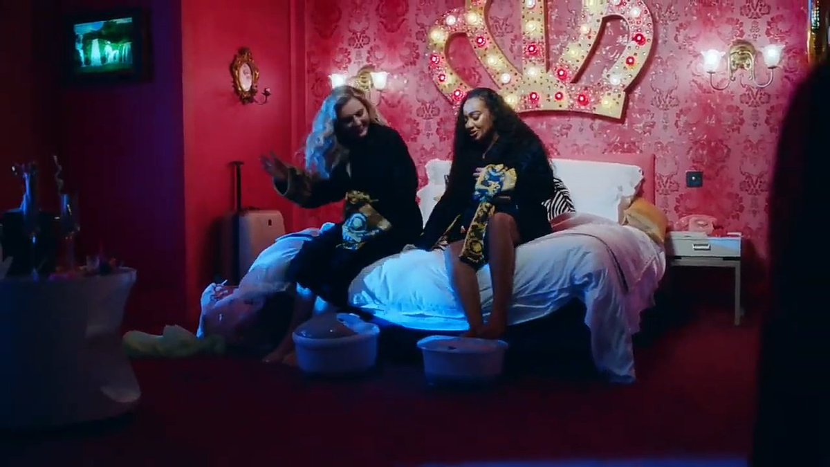 jadesmelia_'s tweet photo. leigh-anne and perrie chilling cause they're pregnant while anne-marie and jade go clubbing 😭 https://t.co/kXzMc2yJPk