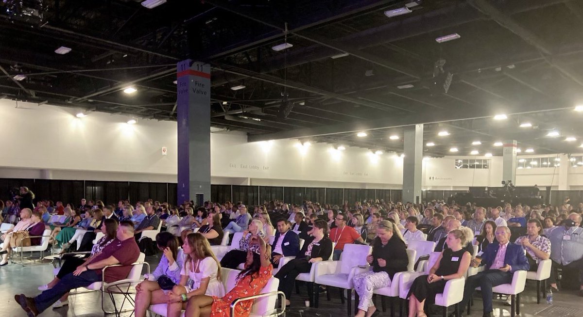 KathrynFrankson's tweet image. A week of IRL keynotes, networking and entertainment ♥️🤘
#catersource #thespecialevent