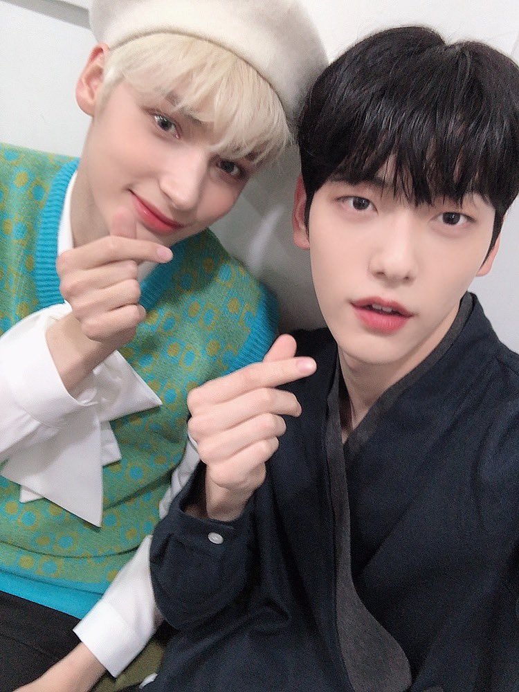 Sooningland's tweet photo. 🐰: นี่คือMCซูบิน!
ครบ1ปีแล้ว มีหลากหลายความรู้สึกมากㅎㅎ
เป็นปีที่สนุกมากครับ
ขอบคุณโมอาทั่วโลกที่แสดงความยินดีกับผมนะครับ
ขอให้สนุกกับสเปเชียลสเตจนะครับ~

[🐰🐧]
#ซูหนิง #บินไค #sooning #sookai https://t.co/iJuL35JUCz