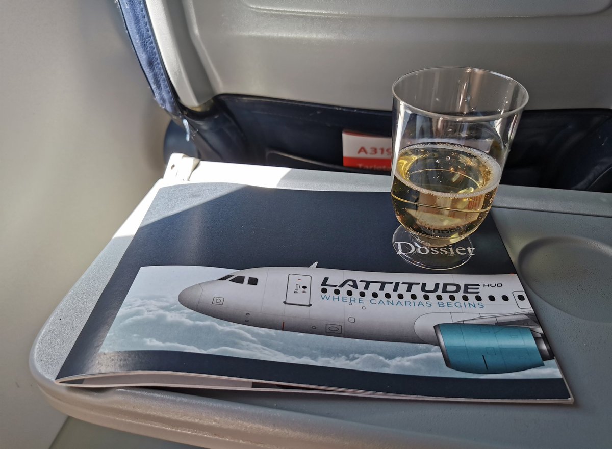 ✨✈⁣ Estupendo vuelo inaugural MAD-Tenerife Sur de <a href="/LattitudeHub_es/">Lattitude Hub ES</a>, una aerolínea creada por hoteleros canarios que ofrecen experiencias únicas. Lo mejor del vuelo:

* Reservas flexibles
* Equipaje gratis
* Espacio extra entre asientos

#ActitudLattitude
#UnFindeDeAltura ✨