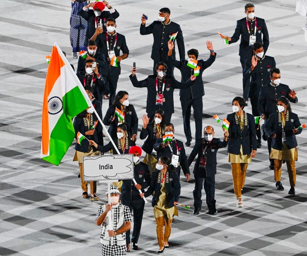 आज से टोक्यो में ओलंपिक की शुरुआत हो गई है। हम सभी भारतवासियों के प्यार और उम्मीदों के साथ हमारे सभी खिलाड़ी अपना सर्वश्रेष्ठ प्रदर्शन कर देश को ज़्यादा से ज़्यादा मेडल दिलाएंगे। टीम इंडिया को बहुत-बहुत शुभकामनाएं।
#Cheer4India #WeAreTeamIndia https://t.co/CxoVk657oC