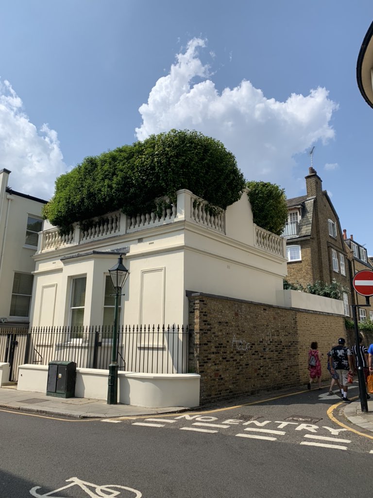 itsridiculous's tweet photo. North Kensington london #london #coffeework #coffee #architecture https://t.co/Zqq3Nn4DV9