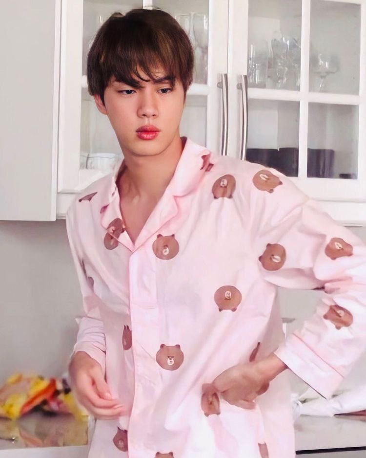 taspht's tweet photo. เธรดรวมทวีตคุณคิมซอกจิน #JIN #KimSeokjin https://t.co/2vOLu9kNHW