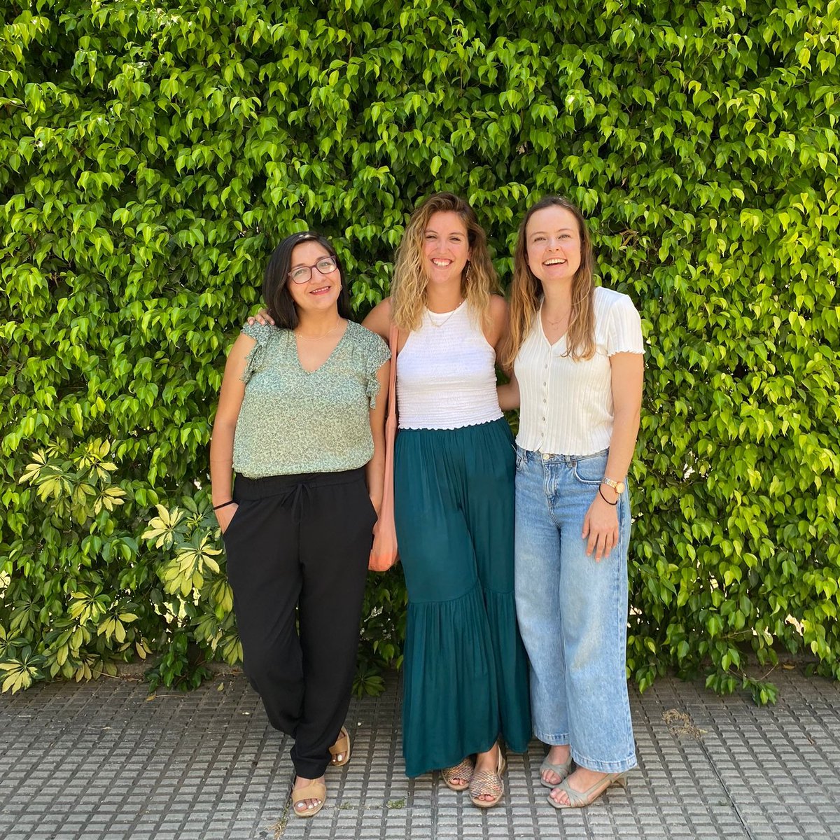 Nuestras 3 nuevas residentes <a href="/serammeA6SALUD/">SERVICIO DE RADIOLOGÍA HOSPITAL MORALES MESEGUER</a> <a href="/Area6VegaMedia/">Área 6 Vega Media</a> se han incorporado finalmente esta semana. Como cada año, éste es un motivo de alegría para nosotros. Con ellas, <a href="/estefaniacr132/">Estef!</a> <a href="/OtonElena/">Elena Otón González</a> y <a href="/OrtizHermi/">Hermi Ortiz</a>, llegamos a nuestra 24 promoción con 62 residentes de Radiología