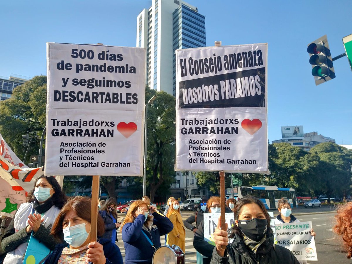 Cele_Fierro's tweet photo. Son esenciales para la población y descartables para el gobierno. Mientras los directivos del Garrahan cobran más de 300.000 pesos, los salarios de los trabajadores son de pobreza. Aumento del 50% YA ✊ https://t.co/UNHbeLlZV4