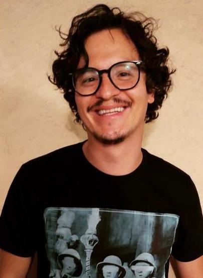 Señores @Coomevasaludeps el actor <a href="/biassini/">Biasso Segura</a> tiene 4 días esperando una cirugía de cálculo en los riñones. La prepagada no le cubre el pago de dicha cirugía y la EPS no agiliza el traslado ¿Qué tiene que pasar para que atiendan a un paciente? #CoomevaRespondeYA