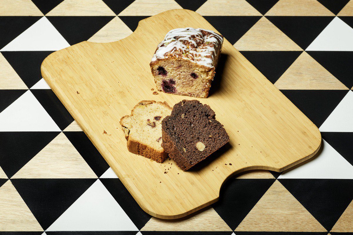 🎉Hoy tenemos ganas de darnos un premio. Porque es verano y seguimos trabajando, porque empezamos nuestras vacaciones, porque hace tiempo que no nos veíamos, o porque sí, que tampoco hace falta buscar excusas para mimarse. 
Elige tu bizcocho prefe en la web, y ataca! 
👀😂😋