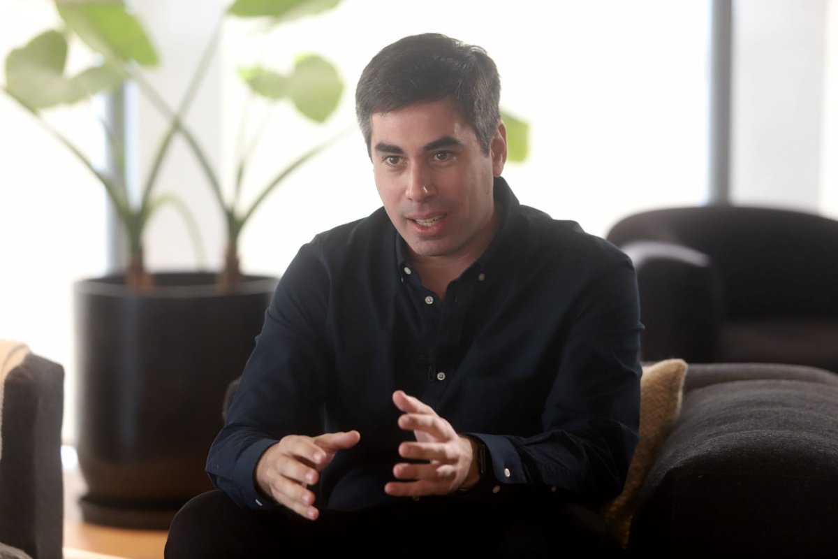 Ambitocom's tweet image. 🗣 Gabriel Weitz, Regional Manager de Kayak: "Nuestro modelo fue innovador pero no nos quedamos con eso. Venimos haciendo cambios que acompañan las transformaciones de tecnología y de la industria"