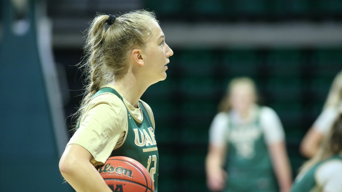UAB_WBBALL's tweet image. Help us in wishing @DenesAnna a very happy birthday! 🎂