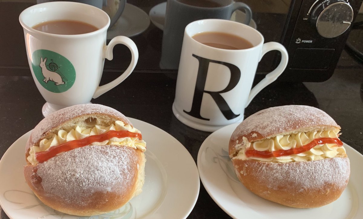 Rob_C_Allen's tweet photo. Bit warm, but never too warm for a #TwitterBakeAlong challenge. #DevonSplits filled with jam, whipped cream and more jam. Now it’s time to sit with a ☕️ and enjoy one. https://t.co/VEnrUau3Qa