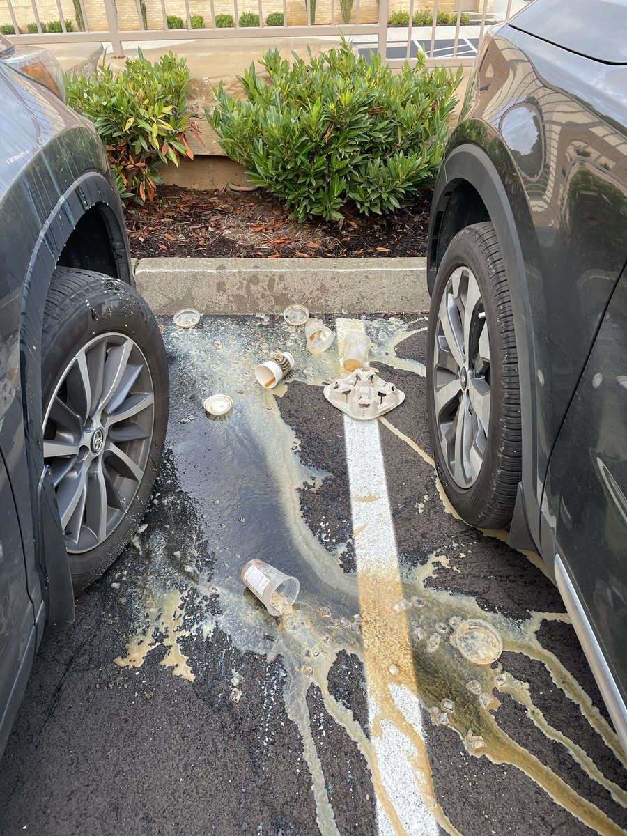 chick1978's tweet image. ⁦@Starbucks⁩ tried to start the week off right 🤷🏻‍♀️