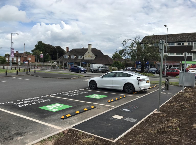 AmeyLtd's tweet image. We’re working with @Staffs_CC and @ADEPTLA as part of the ADEPT Live Labs programme with @urbaneleclondon to offer four free electric vehicle charging bays in Staffordshire. To find out more, click the link here: fal.cn/3gUjw #SIMULATE #Innovation #EV #Collaboration