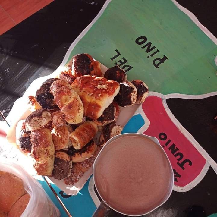 la_evaperon's tweet photo. Lxs compañerxs de virrey del pino realizaron una merienda para lxs vecinitxs. siempre con todos los recaudados necesarios para cuidarnos entre todxs. 😉🍗🍎
Te esperamos todos los lunes.
La patria es el otrx.
@ateneonkmatanza
#merienda
#solidariadad
#ateneonk https://t.co/mGzolvLZGy