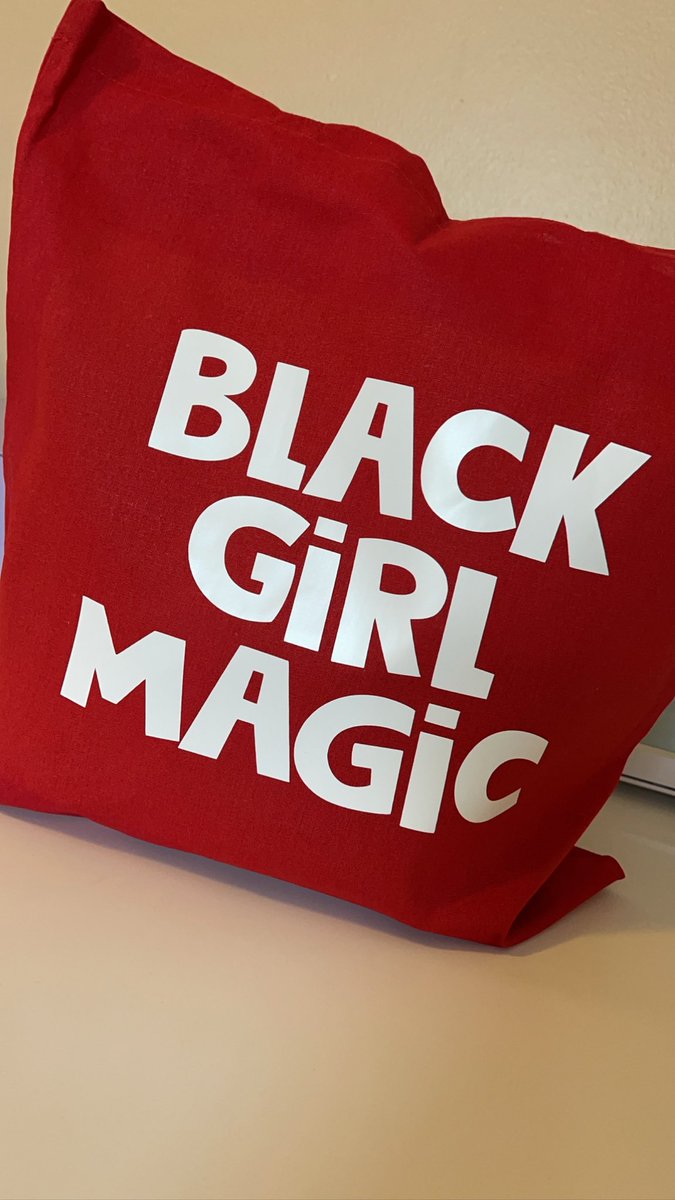 MeekChic1's tweet photo. New Merch (tote bags) available 8/1 
Colors: Red, Blue, and Black 
Website link in bio 💜
#blackowned #blackbusiness #smallblackbusiness #cricut #blackgirlmagic #unapologeticallyblackforever https://t.co/fvGFWBsoFq