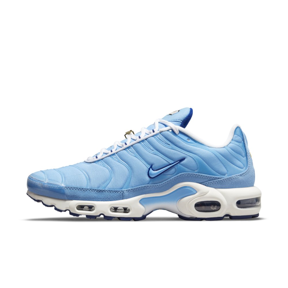 CaminoTV's tweet photo. Un peu de bleu pour l'été ☀️

@Nike https://t.co/WYMJMwBp1c