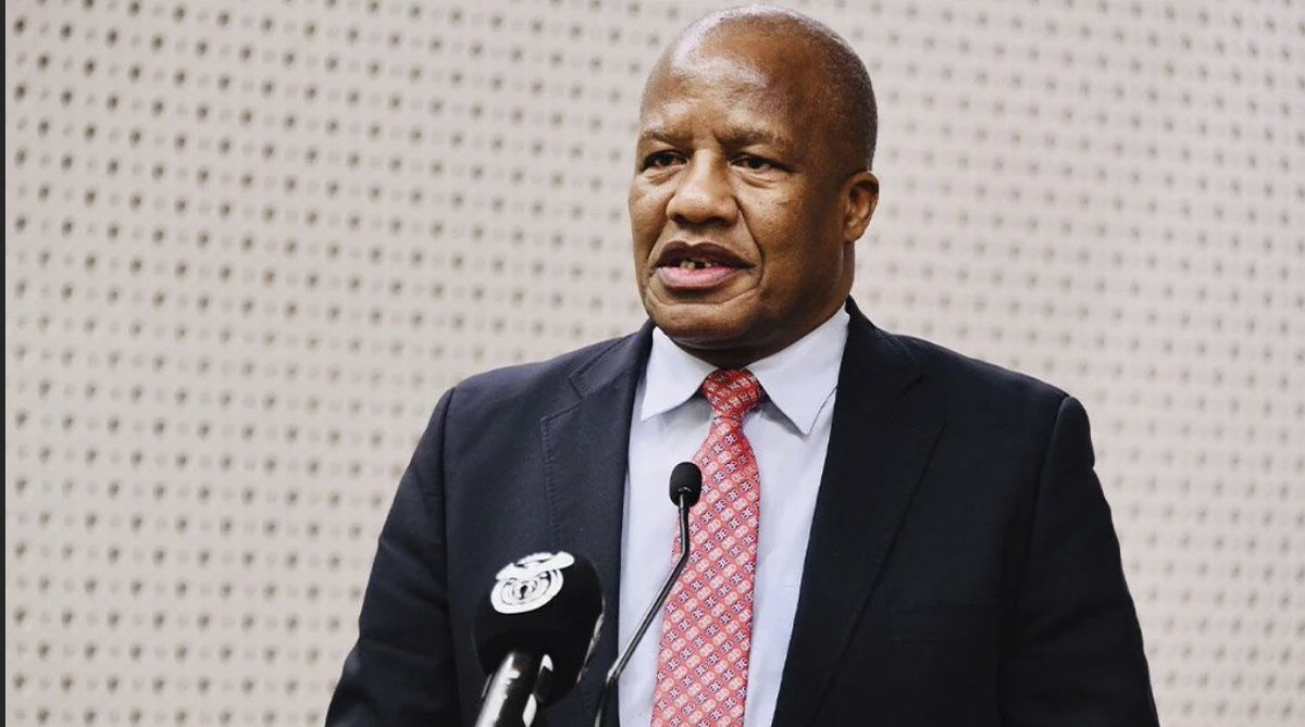 ElvisMahote's tweet photo. Indawu yakho iyabonakala Bra Jackson during this time of Sabotage/Coup/ Insurrection… Your shoes are too Big! Your Absence is felt @JacksonMthembu_  We find ourselves confused now, the message is blurry🙆🏽‍♂️ but Continue to Rest In Peace Leadership 🙏🏽 CC @PresidencyZA https://t.co/orjO6zDUbX