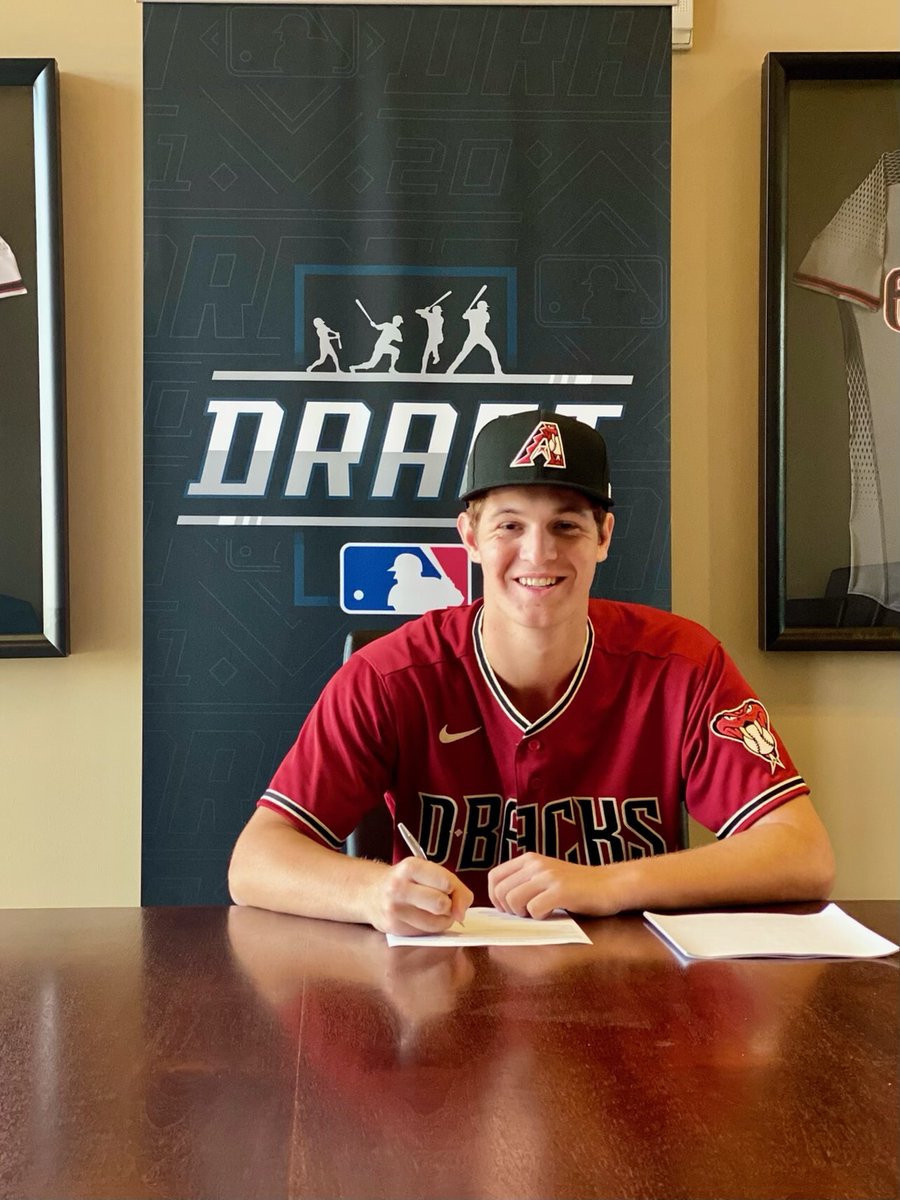 A hearty Mazal Tov to Jacob Steinmetz who officially signed with <a href="/Dbacks/">Arizona Diamondbacks</a>. 3rd-rd <a href="/MLBDraft/">MLB Draft</a> pick gets $500K (pick 77 value = $805.6K). First orthodox Jew to sign w/an <a href="/MLB/">MLB</a> team. Projectable, up to 94-5 mph w/FB and has plus CB.