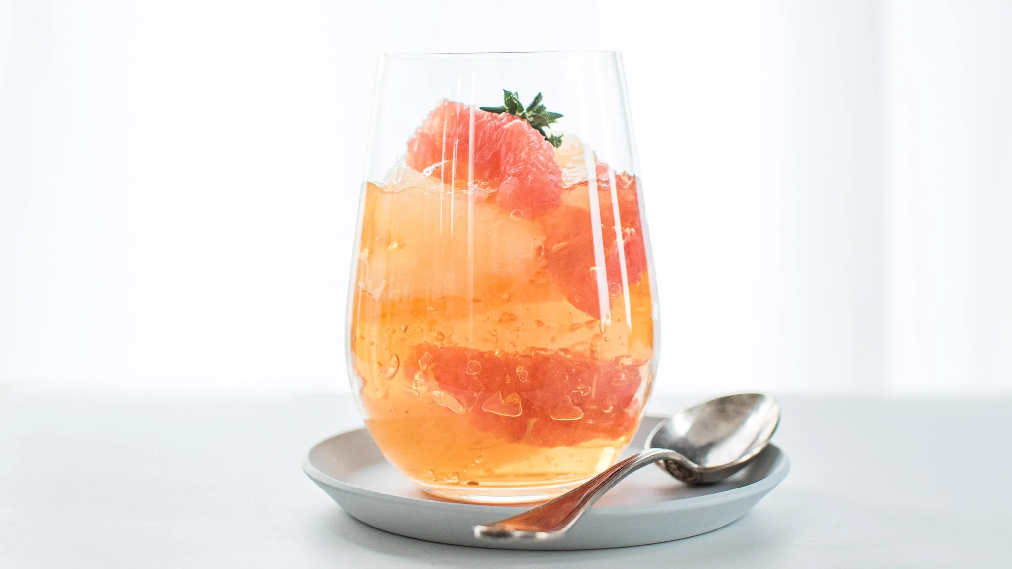 ジュースにゼラチンを溶かして冷やすだけ！お家で作れるパックそのままゼリーがおすすめ！