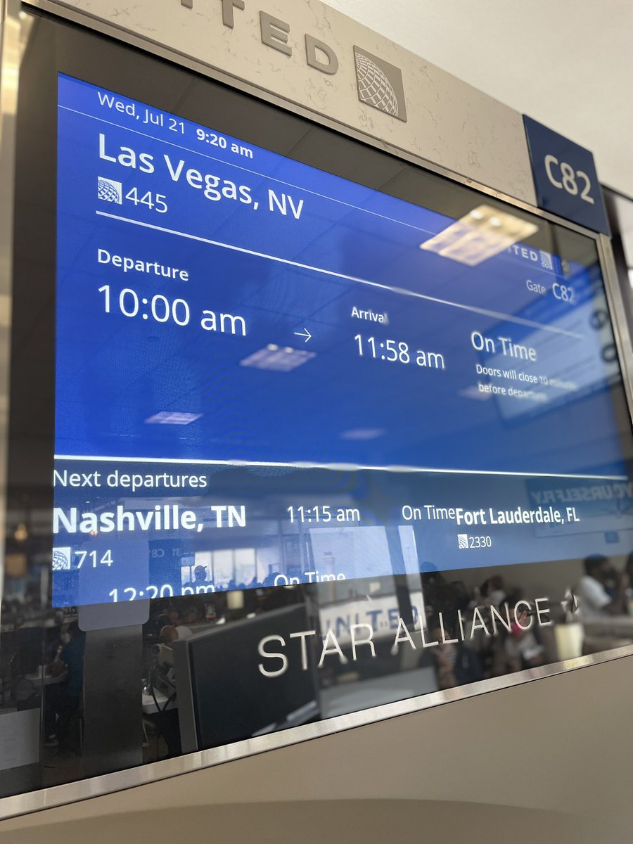 IngridARosado's tweet photo. Ua445 delayed but we made it!! #unitedAIRLINES @SolangeHadlich #unitedteam #thefriendlyskies #las #ewr https://t.co/u41mekgCAj