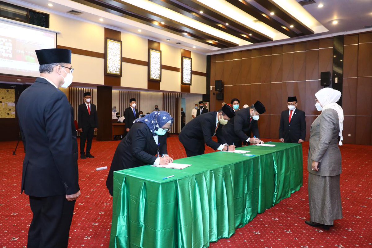 Hari ini Ibu <a href="/idafauziyah/">Ida Fauziyah</a> melantik 18 Pejabat Tinggi Pratama Kemnaker. Pelantikan ini diharapkan mengoptimalkan kinerja dan penyerapan anggaran kementerian, sehingga manfaat program dan kebijakan kementerian dapat dirasakan langsung oleh masyarakat.