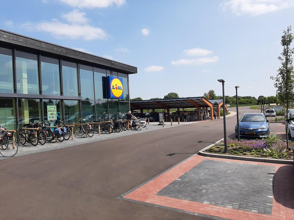 Waar wij energie van krijgen? Betrokken worden bij het hele traject. Met #trots droegen we bij aan de ontwikkeling en realisatie van de duurzaamste #supermarkt van Nederland! Dank <a href="/LidlNederland/">Lidl Nederland</a>, <a href="/CNSTRCT_NL/">CNSTRCT</a> en Sunprojects voor het vertrouwen. Check degrootvroomshoop.nl/gelijmde-houtc…