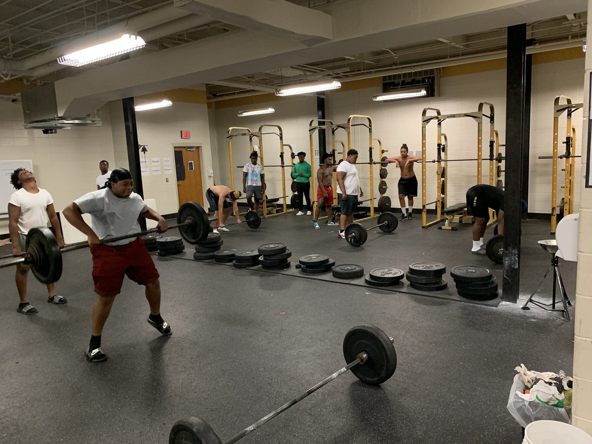 We back at it!! 6:00 AM weights and conditioning!