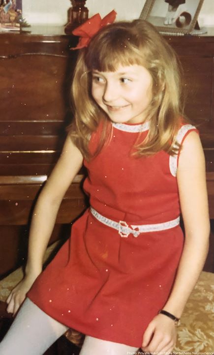NobelPrize's tweet photo. "I was not always the best student with the highest grades, but my teachers saw something in me and tried to encourage me." - Nobel Laureate May-Britt Moser. 

This girl would grow up to uncover one of the brain's biggest mysteries: grid cells, which act as the brain's inner GPS. https://t.co/zPG3JXEPYq
