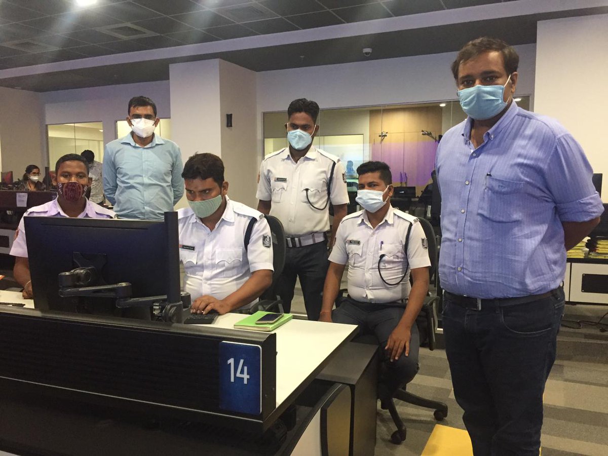 BSCL_BBSR's tweet photo. Training is being imparted to Police personnel of @cpbbsrctc by officials of BSCL at Bhubaneswar Operation Centre for operating Public Address System, Dynamic Message Signboard & Traffic Violation detection system for efficient & #SmartTrafficManagement across the city. https://t.co/ebtk6pajvw