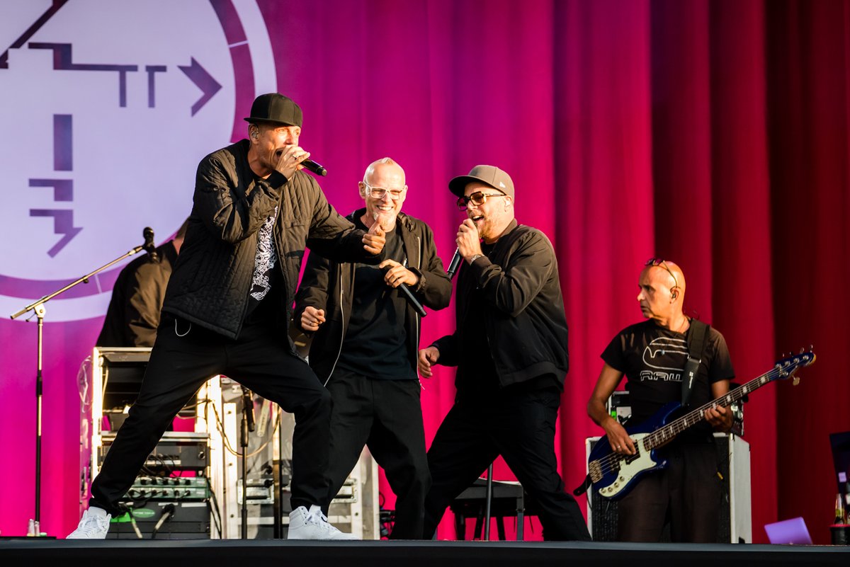 wiaktuell's tweet photo. #DieFantastischenVier feierten beim #StrandkorbOpenAir in der #WiesbadenerBritaArena eine sommerliche #Party mit einer Mega #LiveShow und einem total begeisterten #Publikum.
Zwei #Fotostrecke von dem Konzert gibt es bei https://t.co/ySAqQIWlhF https://t.co/aFEBEImkCA