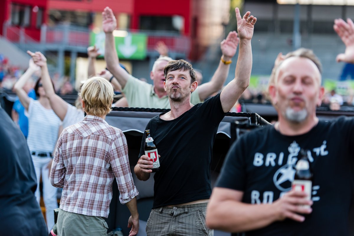 wiaktuell's tweet photo. #DieFantastischenVier feierten beim #StrandkorbOpenAir in der #WiesbadenerBritaArena eine sommerliche #Party mit einer Mega #LiveShow und einem total begeisterten #Publikum.
Zwei #Fotostrecke von dem Konzert gibt es bei https://t.co/ySAqQIWlhF https://t.co/aFEBEImkCA