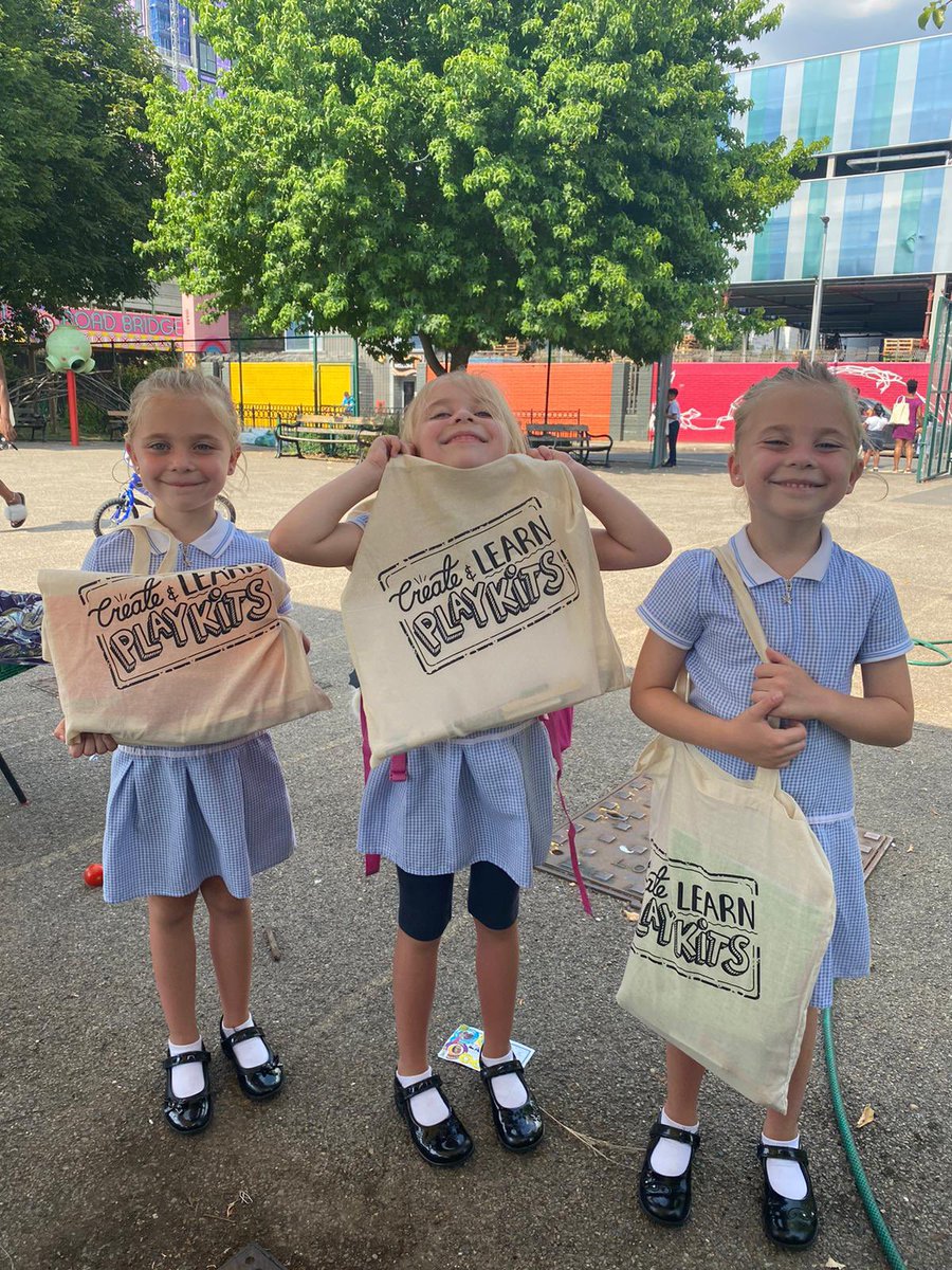 9ElmsArtsRev's tweet photo. Thank you to one of our wonderful #nineelms schools @stgeorgeprimary for these joyful pics of a few of the 4,000 happy #createandlearnplaykits recipients
@battersea_arts @CEP_Wandsworth @RCA @nationaltrust @RoehamptonRocks @AgoraArtsCircle @SouthwarkCofE https://t.co/vg0jjwvQQy
