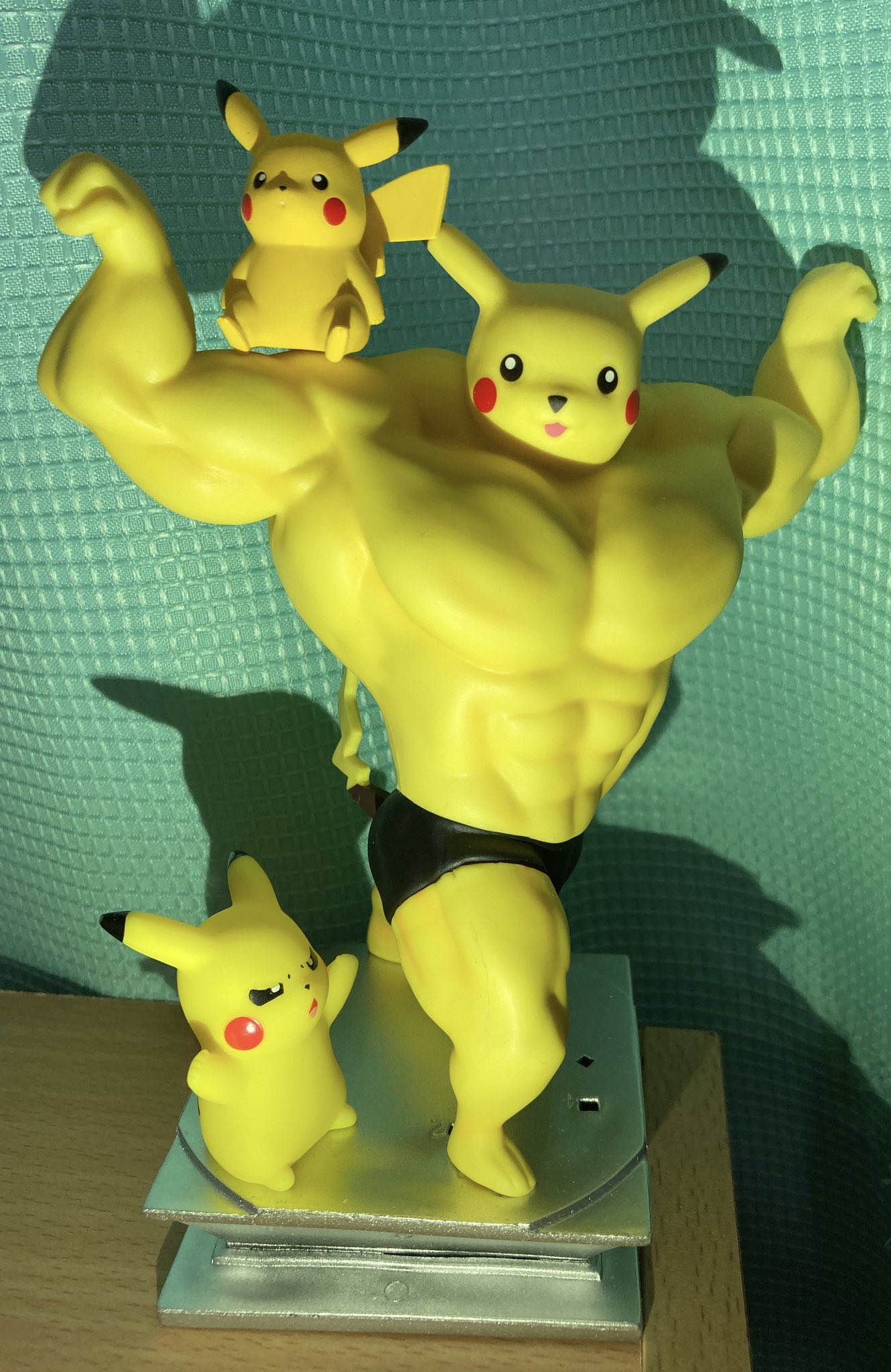 クラクル 筋肉ポケモンのキモいピカチュウ 購入してみたけど想像の2倍は大きい T Co Nng93rhqty Twitter