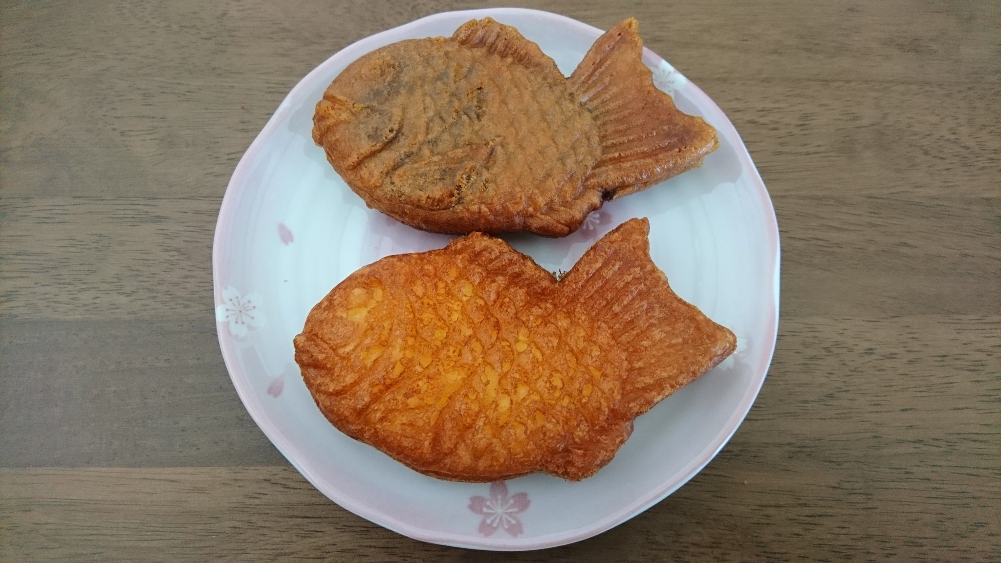 徹 からあげ専門 まつむら商店 に揚げたい焼きが新発売したのを本日のチラシで知り 早速秋田仁井田店であんことカスタードクリームを1個ずつ購入 少なくとも去年までは揚げ鯛は県外に行かなければ食べれなかったが 今年になってから県内でも次々と