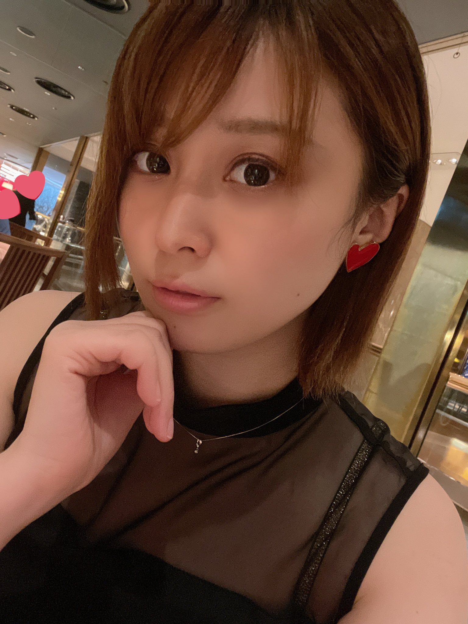TNEWTIES トゥエンティーズ 口角にほくろがある彼女