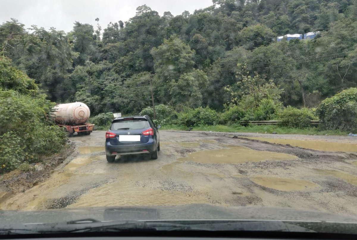 SHYASOOR2's tweet photo. Lake View at NH75 Sakaleshpur to Maranahalli - Connecting Dakshin Kannada from Bangalore to Mangalore @nalinkateel @ShobhaBJP @NHAI_Official https://t.co/fzroOrijsJ